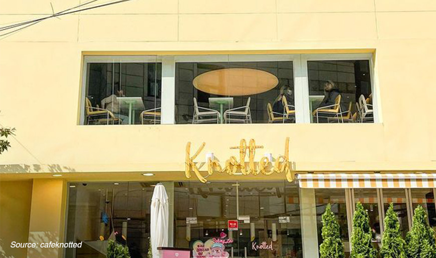 Front image of a cafe shop